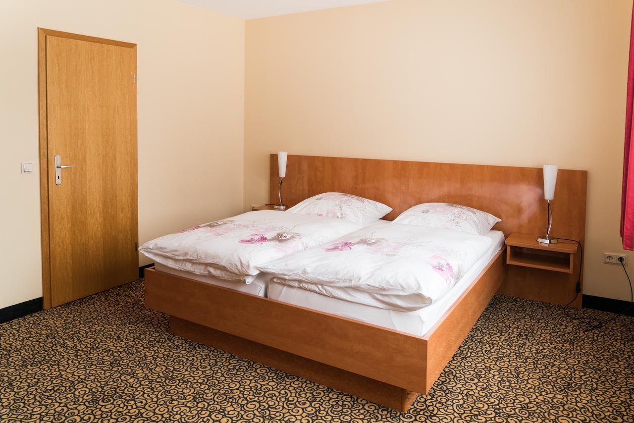 Hotel Matthias Gnarrenburg Esterno foto